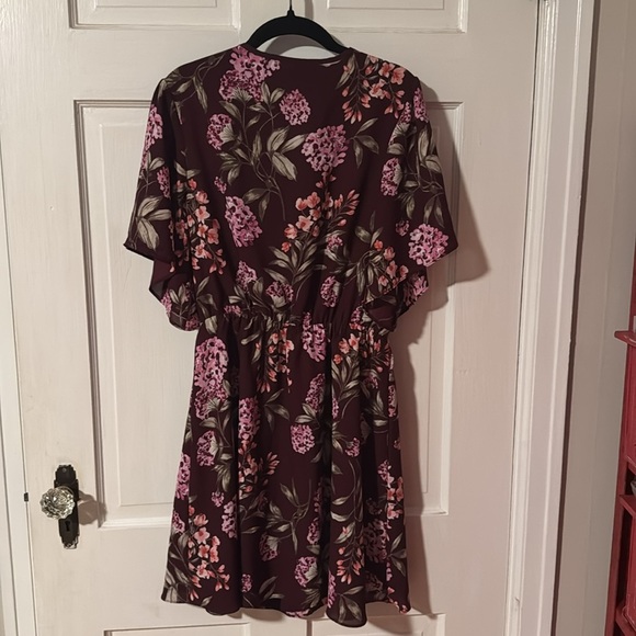 Adelyn Rae Burgundy Floral Mini Dress Size Small - Picture 8 of 11